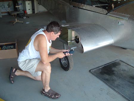 Steve riveting bracket